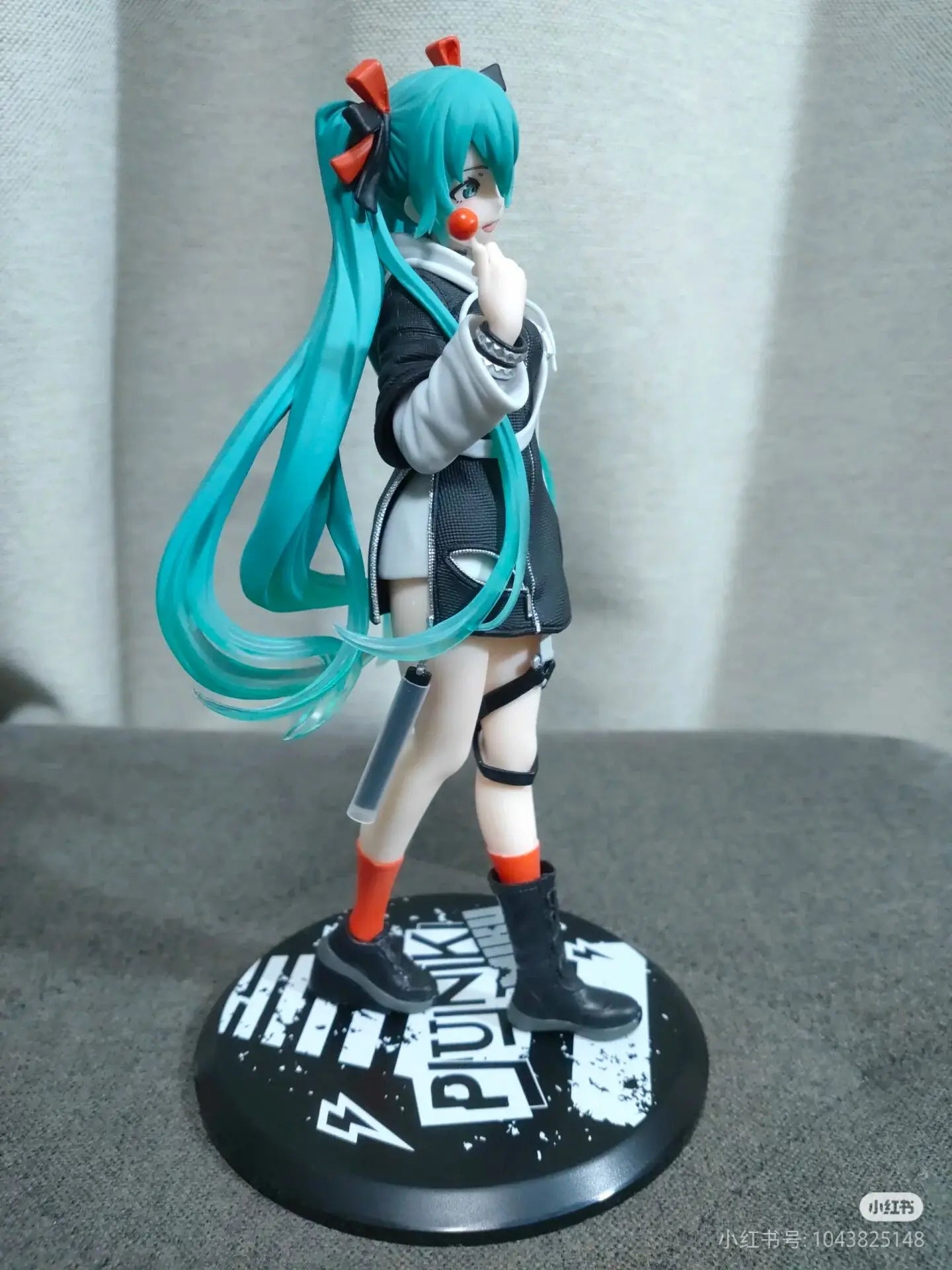 Taito Fashion Vocaloid Hatsune Miku Anime Figure Punk Future Collection Desktop Decoration Model Toys Christmas Gifts