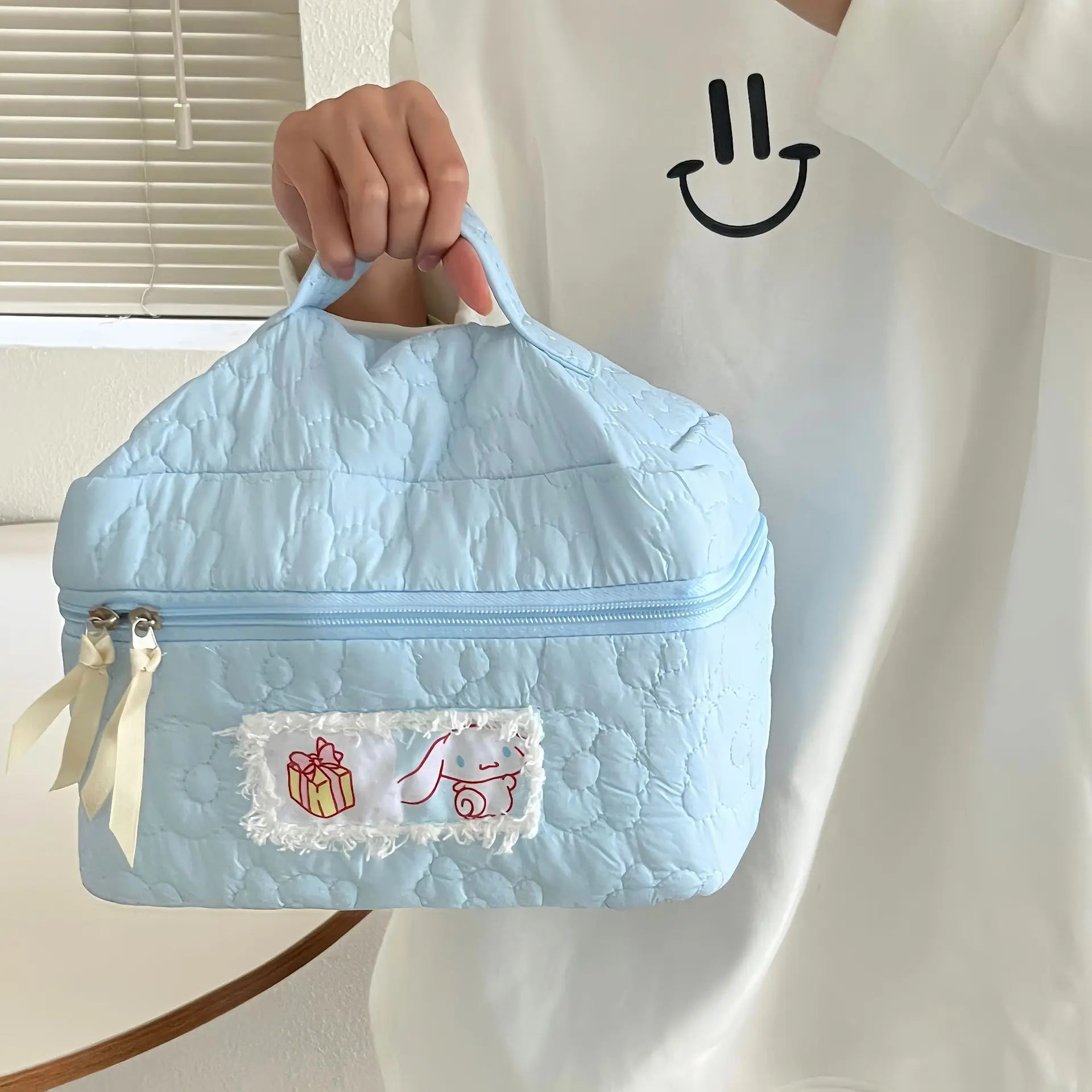 Sanrio Handheld Cosmetic Bag Kawaii HelloKitty Kuromi Cinnamoroll Fabric Art Storage Bags Girl Sweet Cute Embossing Washing Bags