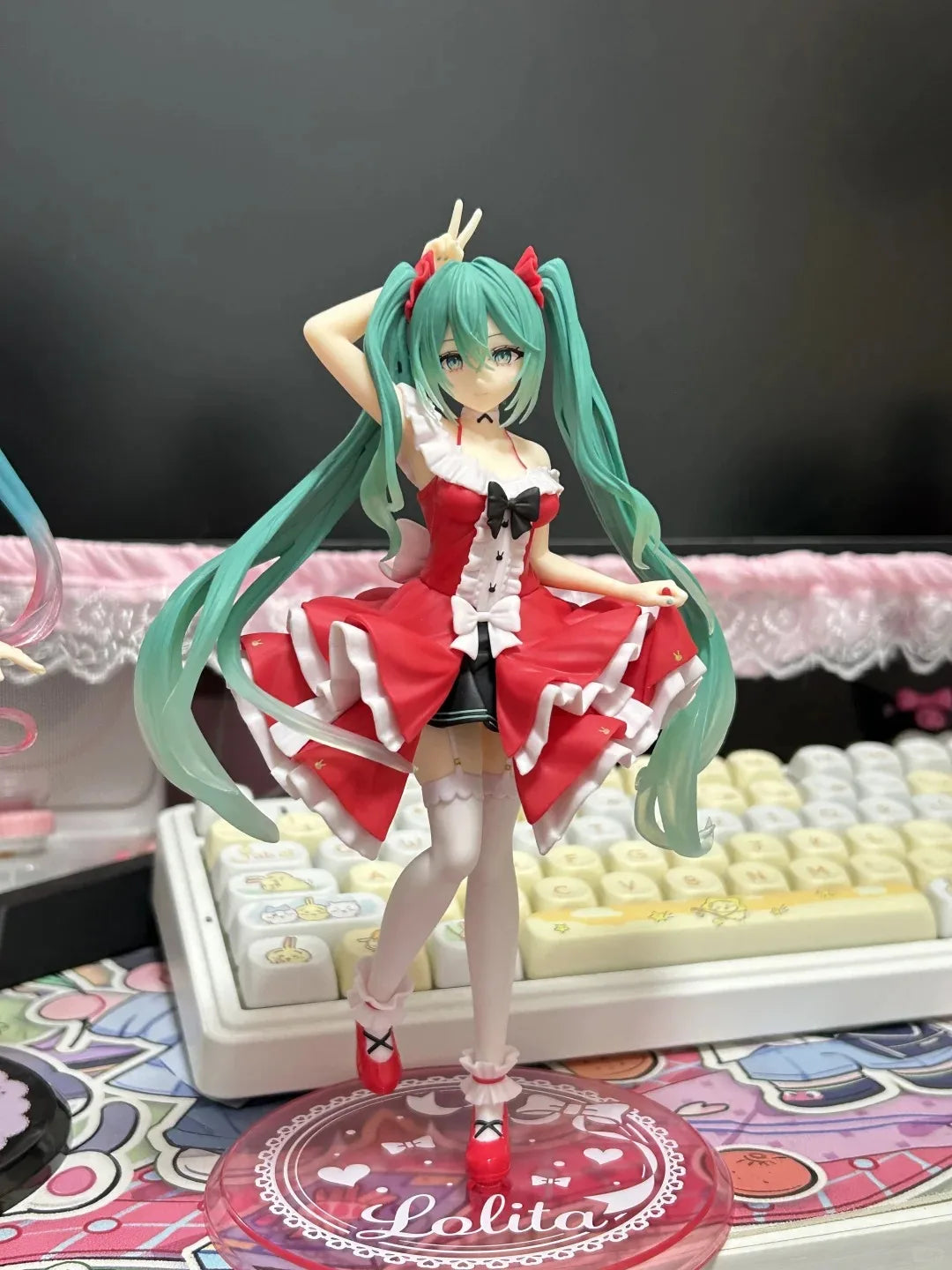Anime hatsune miku figure mini character ornaments kawai pink green hatsune table decoration for home adult toy kid birthday