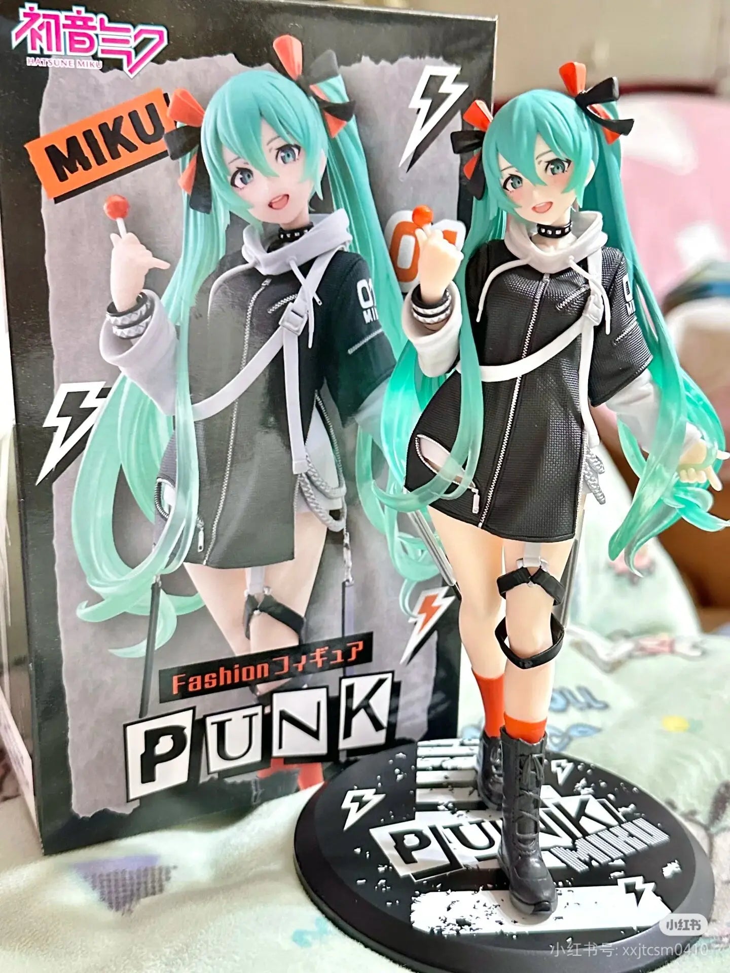 Taito Fashion Vocaloid Hatsune Miku Anime Figure Punk Future Collection Desktop Decoration Model Toys Christmas Gifts