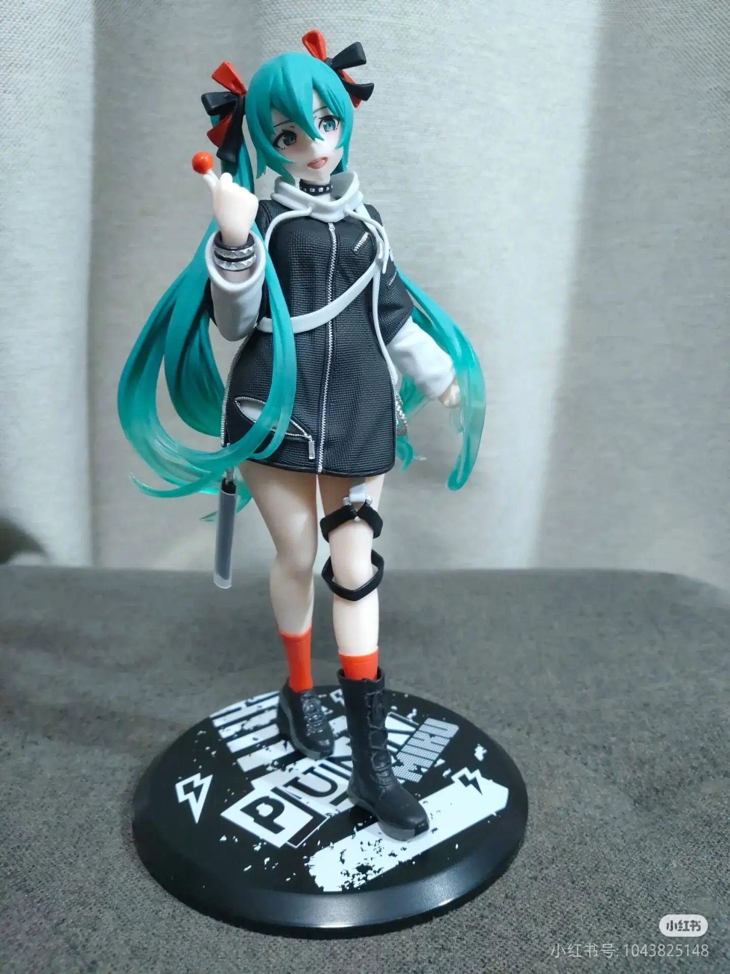 Taito Fashion Vocaloid Hatsune Miku Anime Figure Punk Future Collection Desktop Decoration Model Toys Christmas Gifts