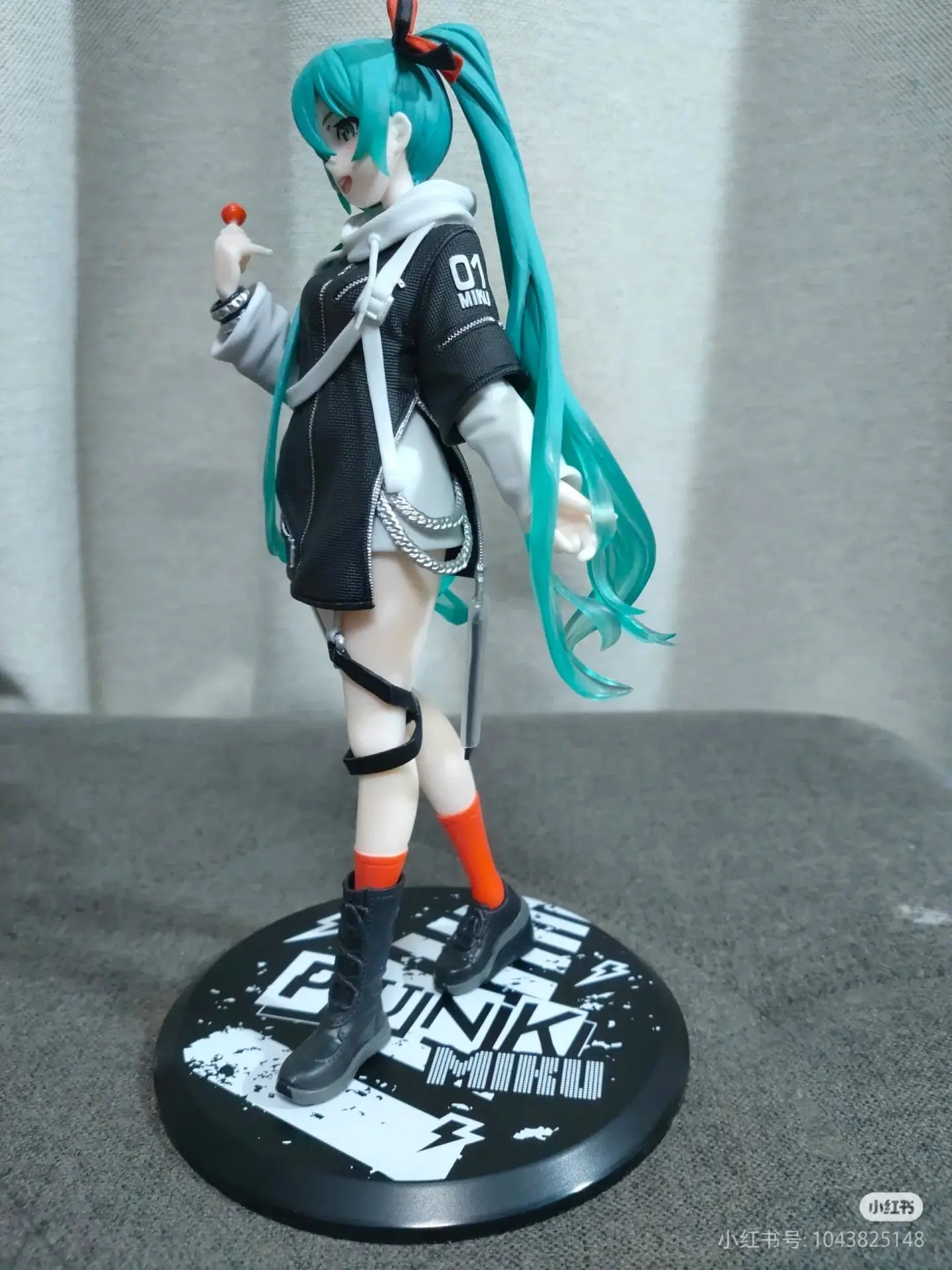 Taito Fashion Vocaloid Hatsune Miku Anime Figure Punk Future Collection Desktop Decoration Model Toys Christmas Gifts