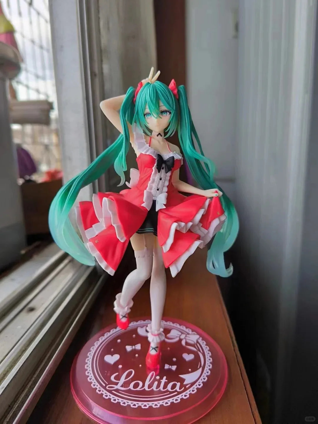 Anime hatsune miku figure mini character ornaments kawai pink green hatsune table decoration for home adult toy kid birthday