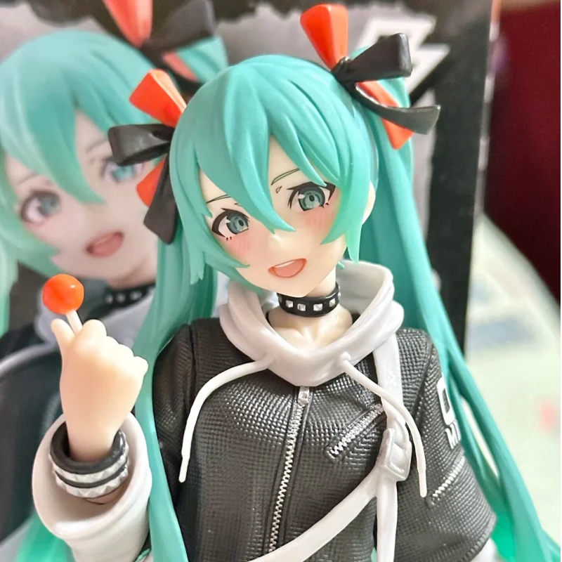Taito Fashion Vocaloid Hatsune Miku Anime Figure Punk Future Collection Desktop Decoration Model Toys Christmas Gifts