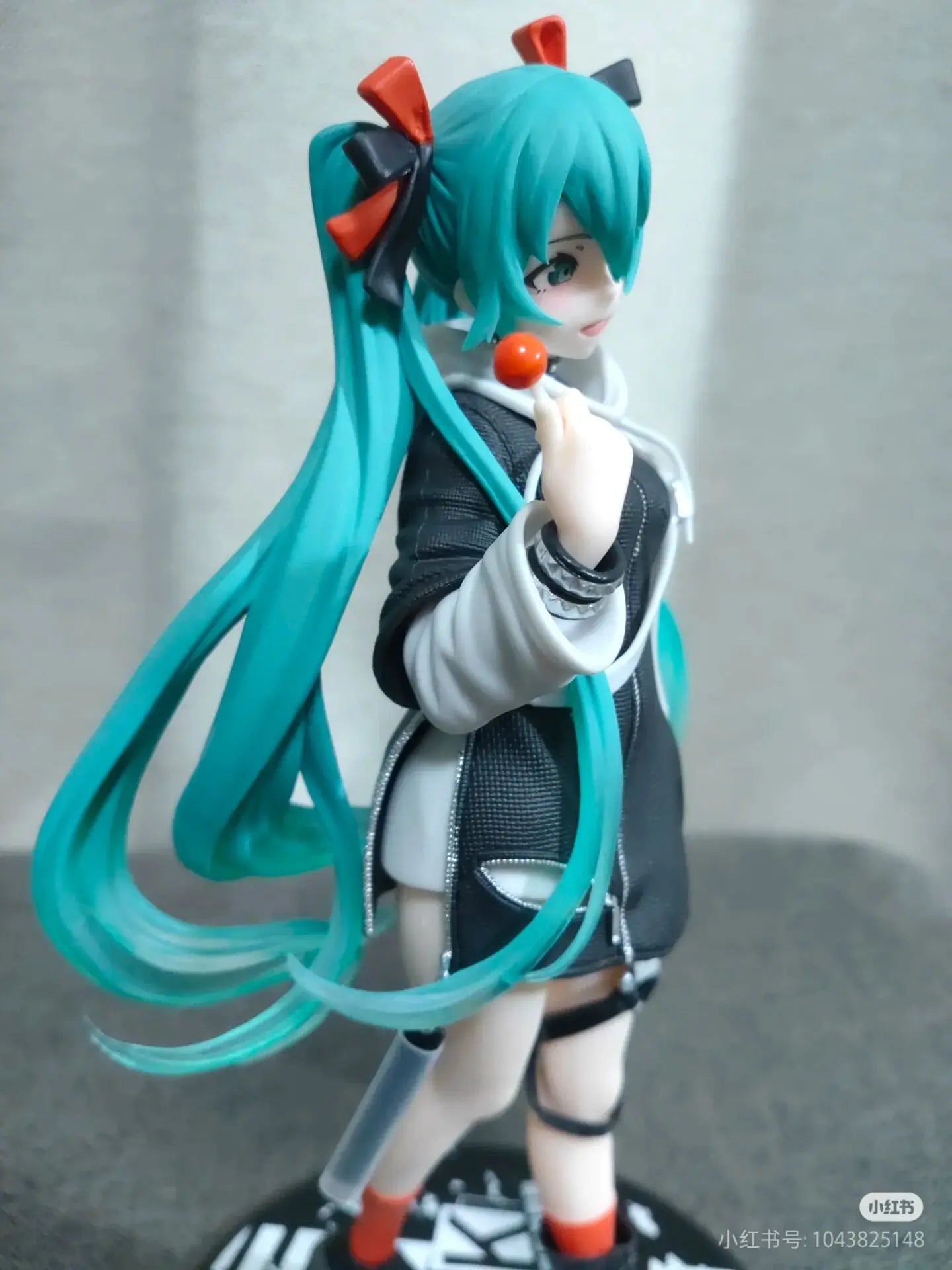 Taito Fashion Vocaloid Hatsune Miku Anime Figure Punk Future Collection Desktop Decoration Model Toys Christmas Gifts