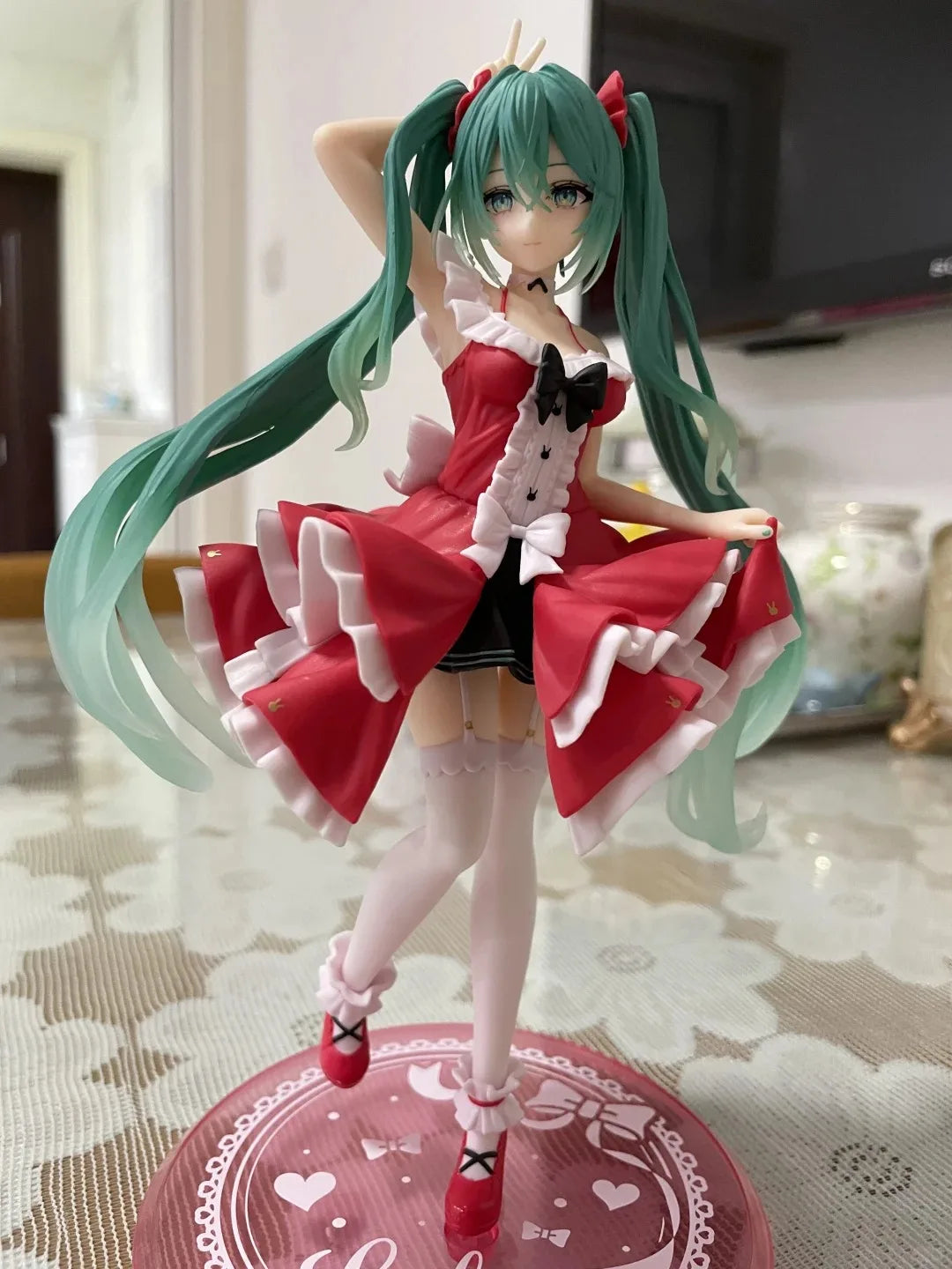 Anime hatsune miku figure mini character ornaments kawai pink green hatsune table decoration for home adult toy kid birthday
