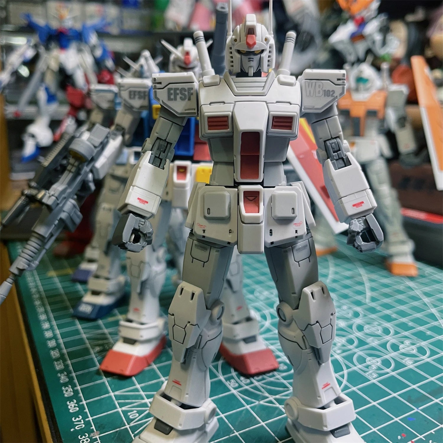 012 Model Hg 1/144 Rx-78 Optimus Color Assembly Model Movable Joints Action Figure Mecha Robot Plastic Model Christmas Toy Gifts