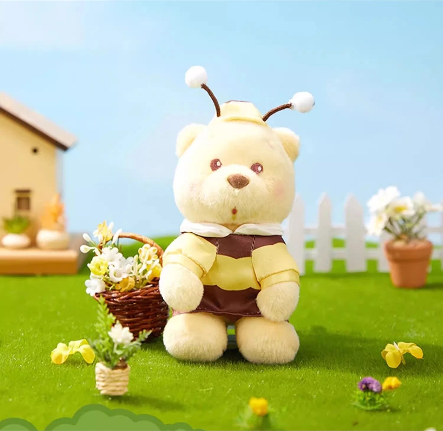 Disney Winnie the Pooh Honey Bee Plush Keychain - Cute Soft Stuffed Animal Toy, Gift for Kids Girls Fans